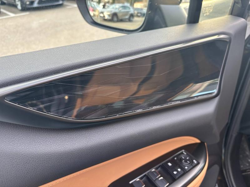 Photo 11 de l’annonce de LEXUS NX d’occasion à vendre à MONTFAVET
