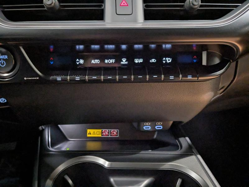 Photo 8 de l’annonce de LEXUS UX d’occasion à vendre à AUBIÈRE