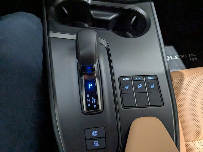Photo 9 de l’annonce de LEXUS UX d’occasion à vendre à AUBIÈRE