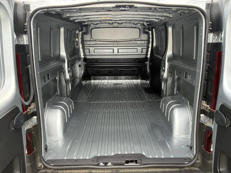 Photo 8 de l’annonce de RENAULT Trafic Fg VUL d’occasion à vendre à CHENNEVIÈRES-SUR-MARNE