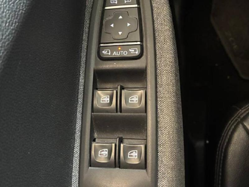 Photo 4 de l’annonce de RENAULT Zoe d’occasion à vendre à CHENNEVIÈRES-SUR-MARNE