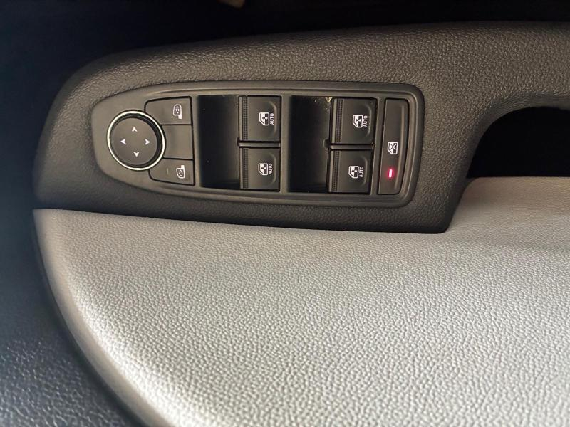Photo 13 de l’annonce de RENAULT Clio d’occasion à vendre à CHENNEVIÈRES-SUR-MARNE