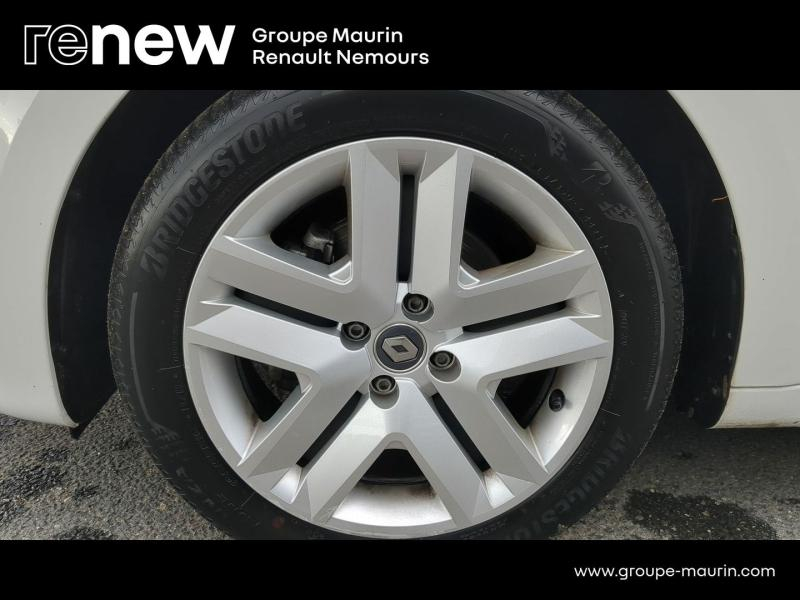Photo 9 de l’annonce de RENAULT Clio d’occasion à vendre à SAINT PIERRE LES NEMOURS