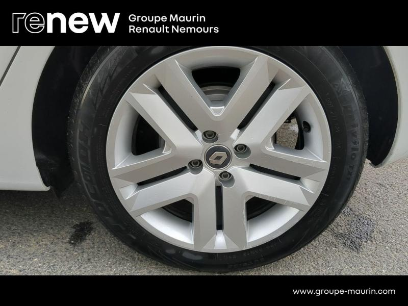 Photo 10 de l’annonce de RENAULT Clio d’occasion à vendre à SAINT PIERRE LES NEMOURS