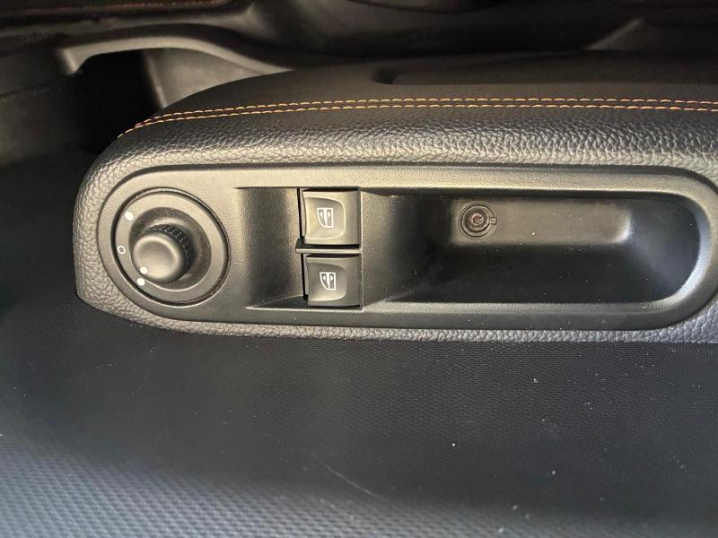 Photo 14 de l’annonce de RENAULT Twingo d’occasion à vendre à CHENNEVIÈRES-SUR-MARNE