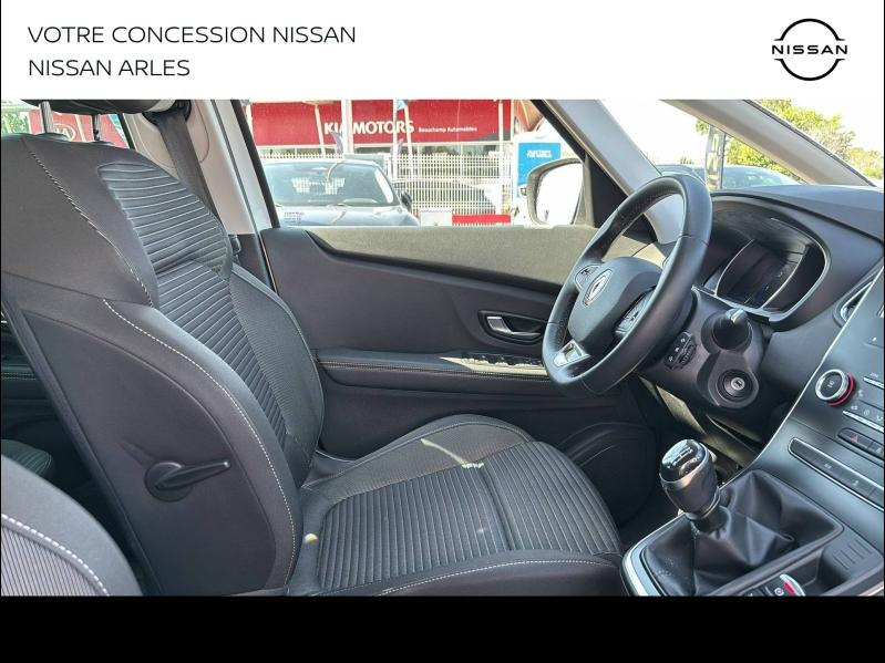 Photo 9 de l’annonce de RENAULT Scenic d’occasion à vendre à ARLES
