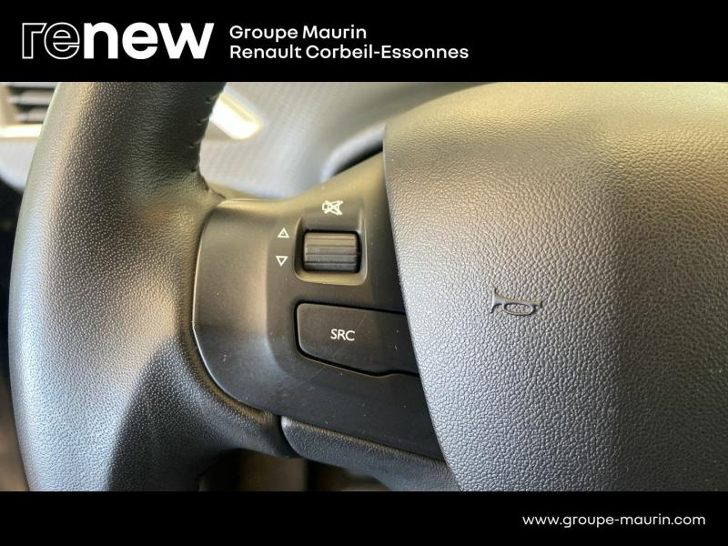 Photo 16 de l’annonce de PEUGEOT 208 d’occasion à vendre à CORBEIL-ESSONNES