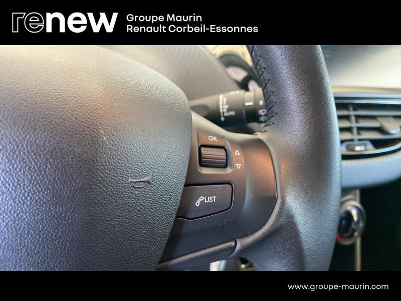 Photo 17 de l’annonce de PEUGEOT 208 d’occasion à vendre à CORBEIL-ESSONNES