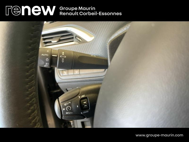 Photo 19 de l’annonce de PEUGEOT 208 d’occasion à vendre à CORBEIL-ESSONNES