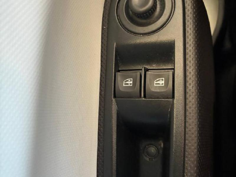 Photo 6 de l’annonce de RENAULT Twingo d’occasion à vendre à CHENNEVIÈRES-SUR-MARNE
