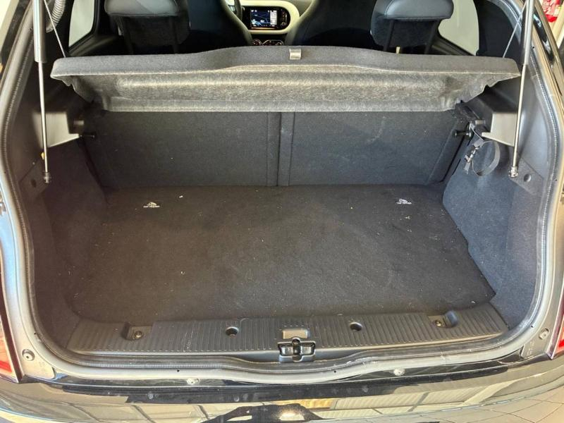 Photo 13 de l’annonce de RENAULT Twingo d’occasion à vendre à CHENNEVIÈRES-SUR-MARNE