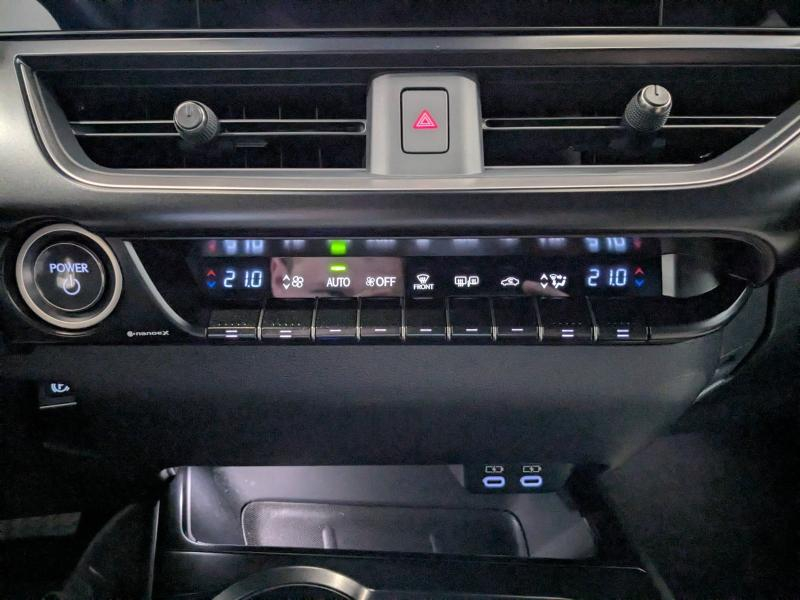 Photo 9 de l’annonce de LEXUS UX d’occasion à vendre à AUBIÈRE