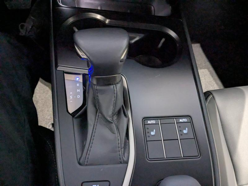 Photo 10 de l’annonce de LEXUS UX d’occasion à vendre à AUBIÈRE