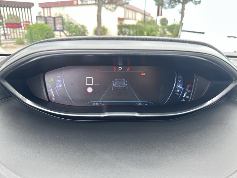 Photo 18 de l’annonce de PEUGEOT 3008 d’occasion à vendre à ORANGE