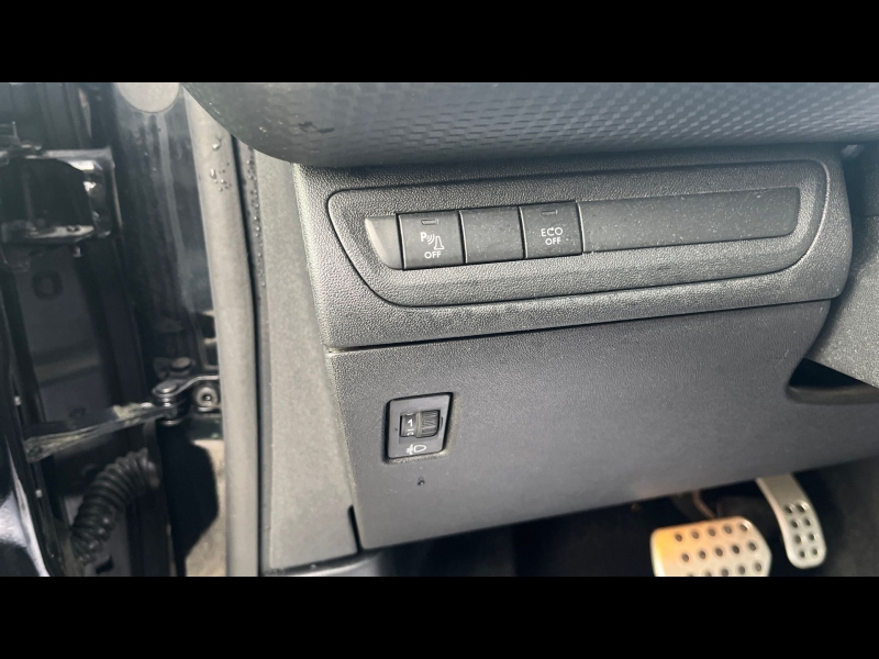 Photo 17 de l’annonce de PEUGEOT 2008 d’occasion à vendre à AVIGNON