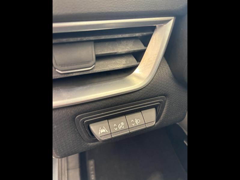Photo 8 de l’annonce de RENAULT Clio d’occasion à vendre à CHENNEVIÈRES-SUR-MARNE