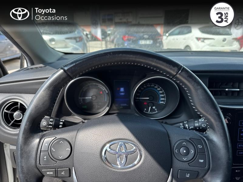 Photo 13 de l’annonce de TOYOTA Auris d’occasion à vendre à SÈTE