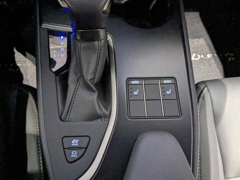 Photo 10 de l’annonce de LEXUS UX d’occasion à vendre à AUBIÈRE
