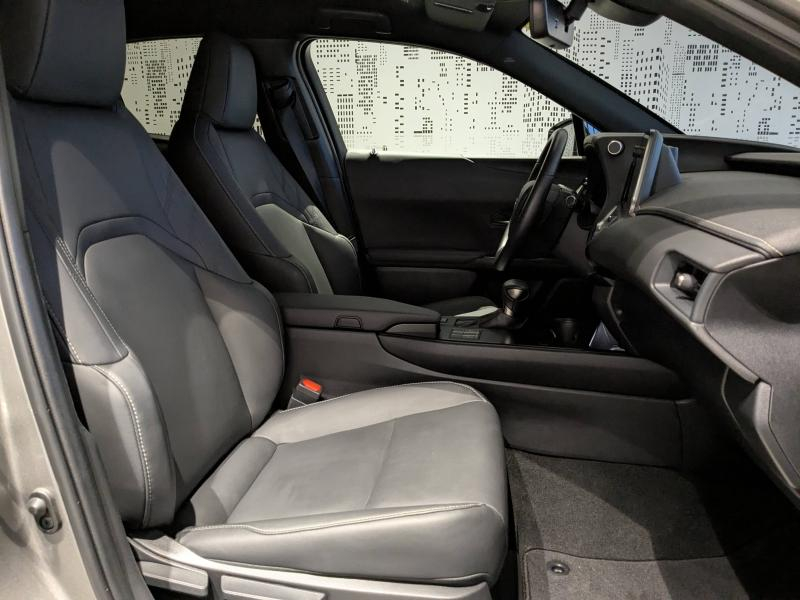Photo 11 de l’annonce de LEXUS UX d’occasion à vendre à AUBIÈRE