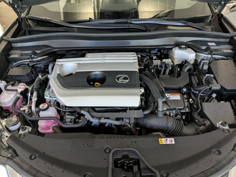 Photo 20 de l’annonce de LEXUS UX d’occasion à vendre à AUBIÈRE