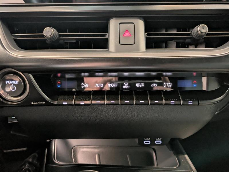 Photo 9 de l’annonce de LEXUS UX d’occasion à vendre à AUBIÈRE
