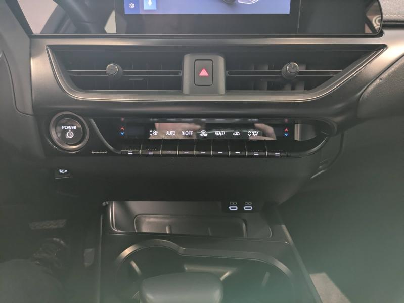 Photo 10 de l’annonce de LEXUS UX d’occasion à vendre à AUBIÈRE
