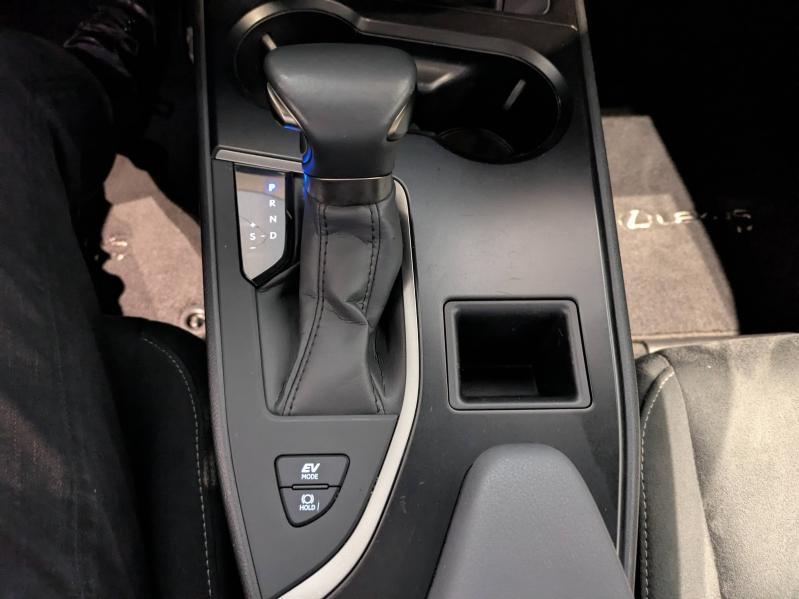 Photo 11 de l’annonce de LEXUS UX d’occasion à vendre à AUBIÈRE