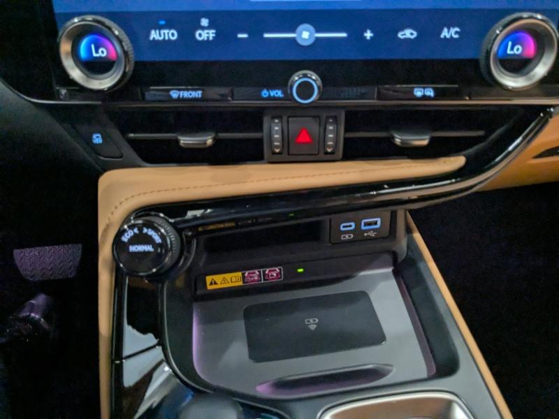 Photo 9 de l’annonce de LEXUS NX d’occasion à vendre à AUBIÈRE
