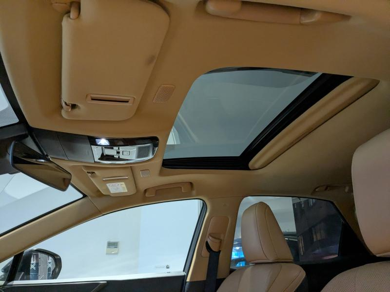 Photo 13 de l’annonce de LEXUS NX d’occasion à vendre à AUBIÈRE