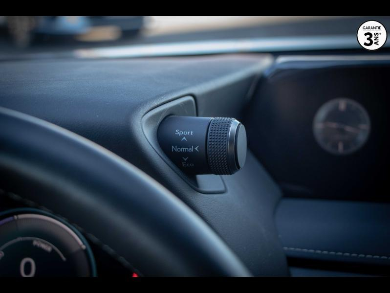 Photo 8 de l’annonce de LEXUS UX d’occasion à vendre à LATTES
