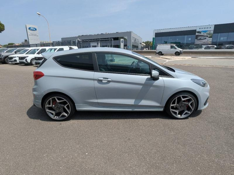 Photo 9 de l’annonce de FORD Fiesta d’occasion à vendre à FRÉJUS