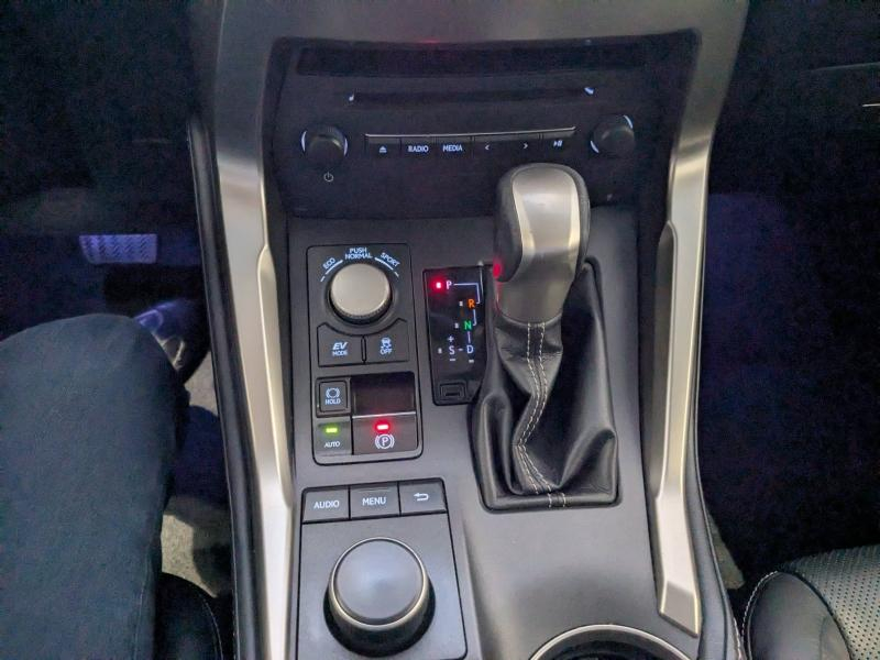 Photo 9 de l’annonce de LEXUS NX d’occasion à vendre à AUBIÈRE