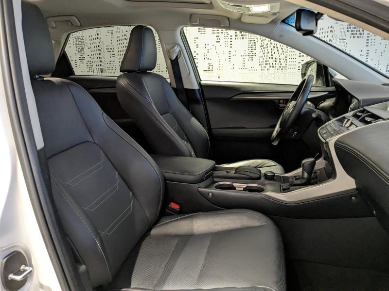 Photo 11 de l’annonce de LEXUS NX d’occasion à vendre à AUBIÈRE