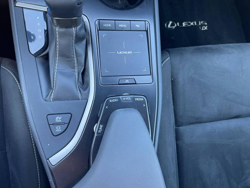 Photo 20 de l’annonce de LEXUS UX d’occasion à vendre à MONTFAVET