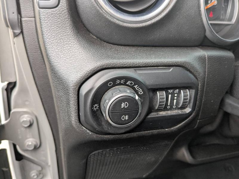 Photo 12 de l’annonce de JEEP Wrangler d’occasion à vendre à FRÉJUS