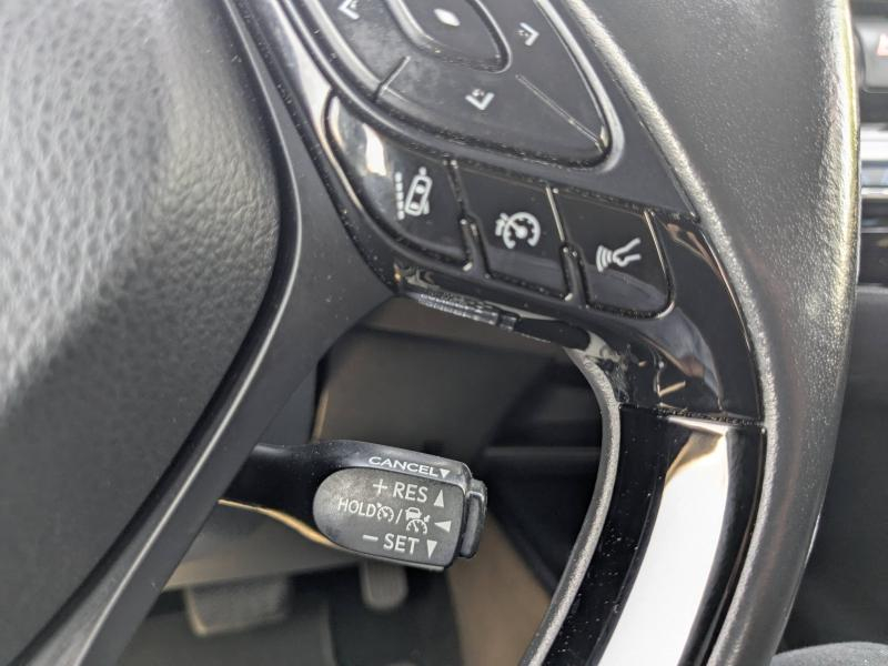Photo 15 de l’annonce de TOYOTA C-HR d’occasion à vendre à GAP