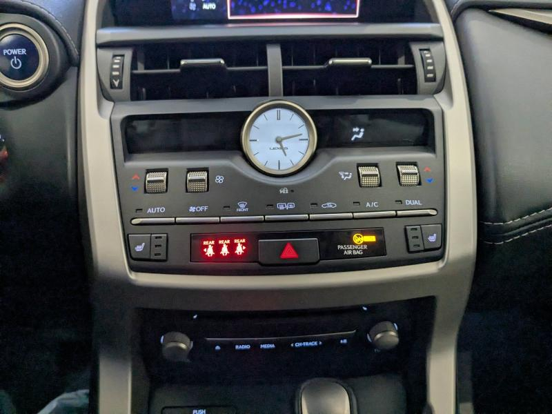 Photo 7 de l’annonce de LEXUS NX d’occasion à vendre à AUBIÈRE