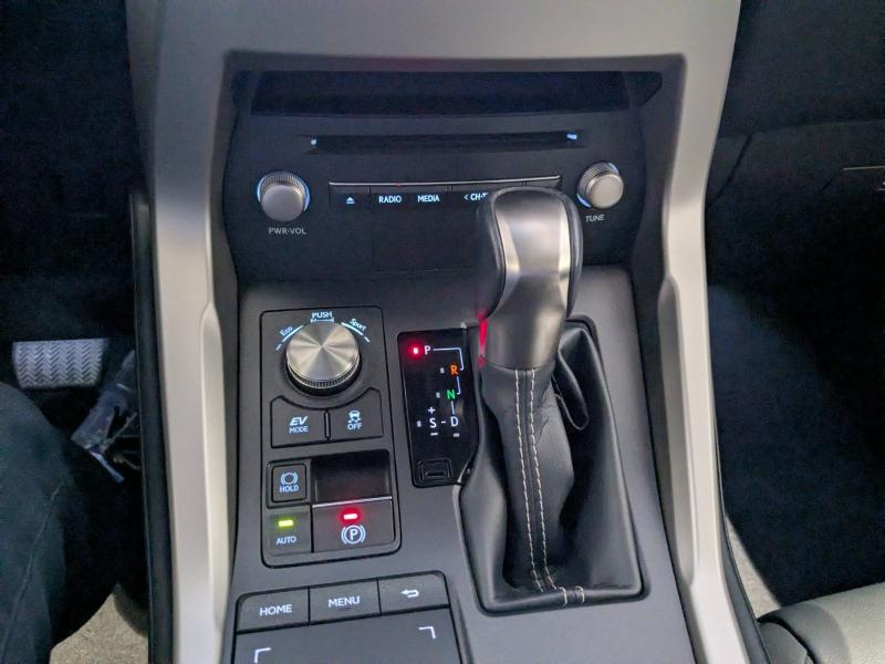 Photo 8 de l’annonce de LEXUS NX d’occasion à vendre à AUBIÈRE