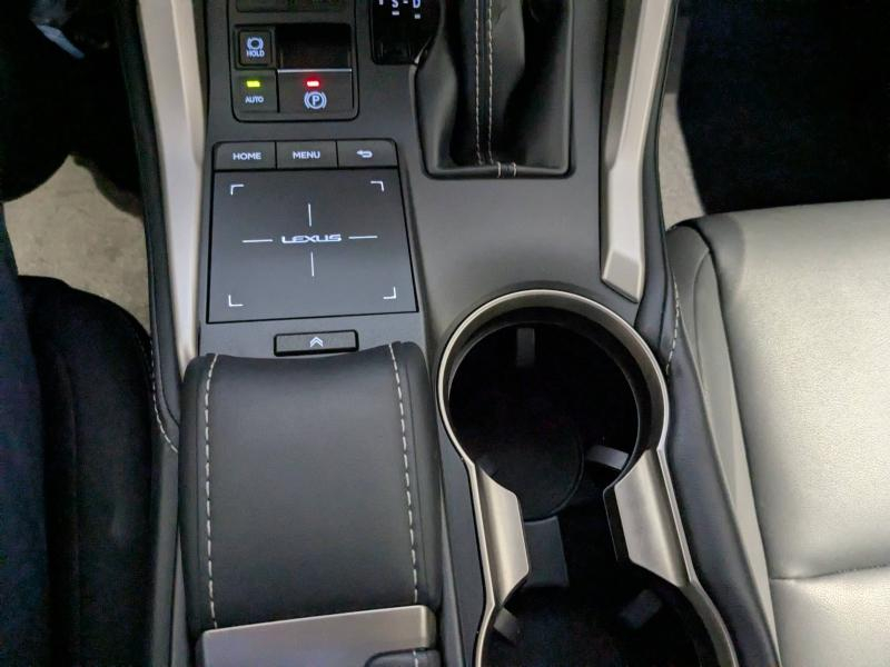Photo 9 de l’annonce de LEXUS NX d’occasion à vendre à AUBIÈRE