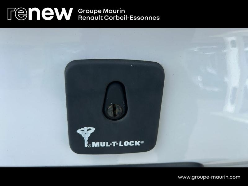Photo 11 de l’annonce de RENAULT Trafic Fg VUL d’occasion à vendre à CORBEIL-ESSONNES