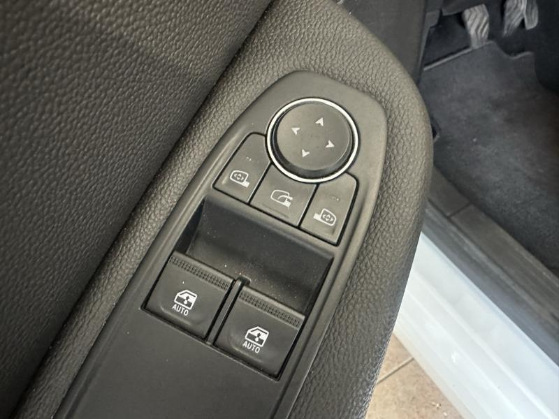 Photo 18 de l’annonce de RENAULT Clio d’occasion à vendre à CHENNEVIÈRES-SUR-MARNE