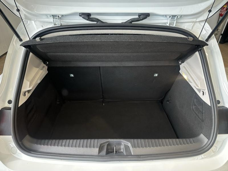 Photo 19 de l’annonce de RENAULT Clio d’occasion à vendre à CHENNEVIÈRES-SUR-MARNE