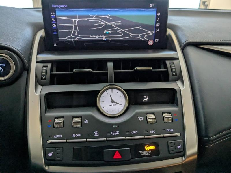 Photo 8 de l’annonce de LEXUS NX d’occasion à vendre à AUBIÈRE