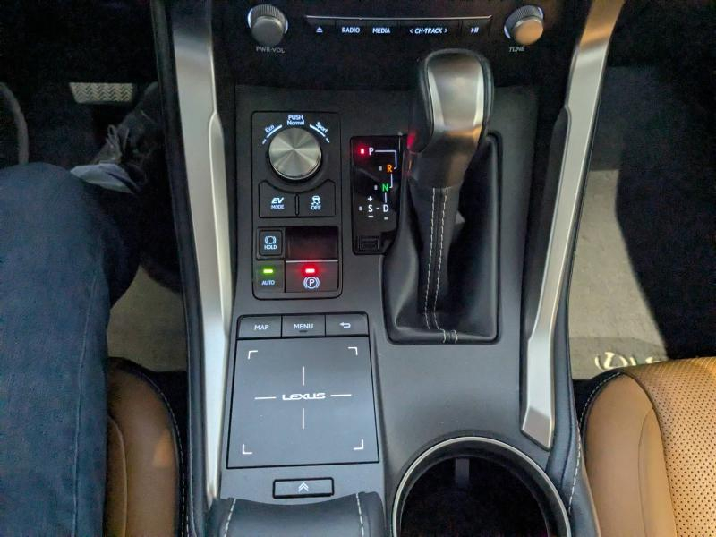 Photo 9 de l’annonce de LEXUS NX d’occasion à vendre à AUBIÈRE