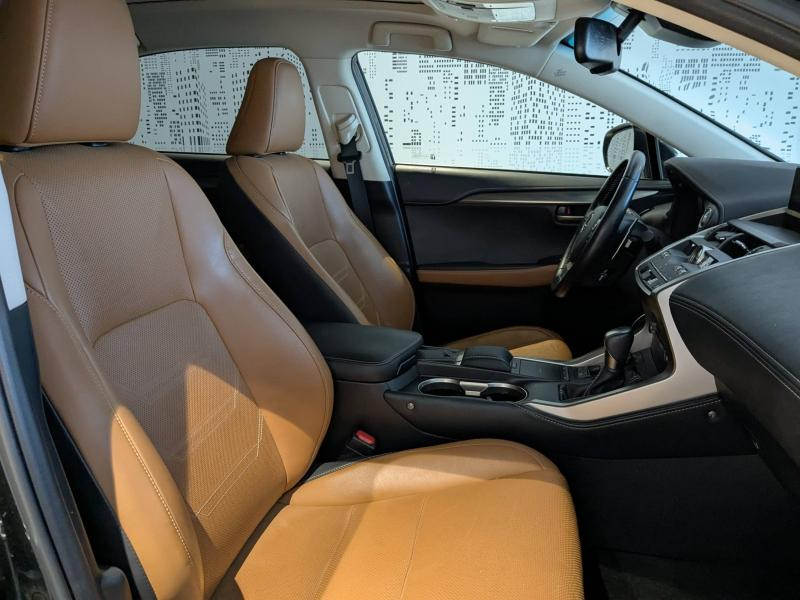 Photo 10 de l’annonce de LEXUS NX d’occasion à vendre à AUBIÈRE