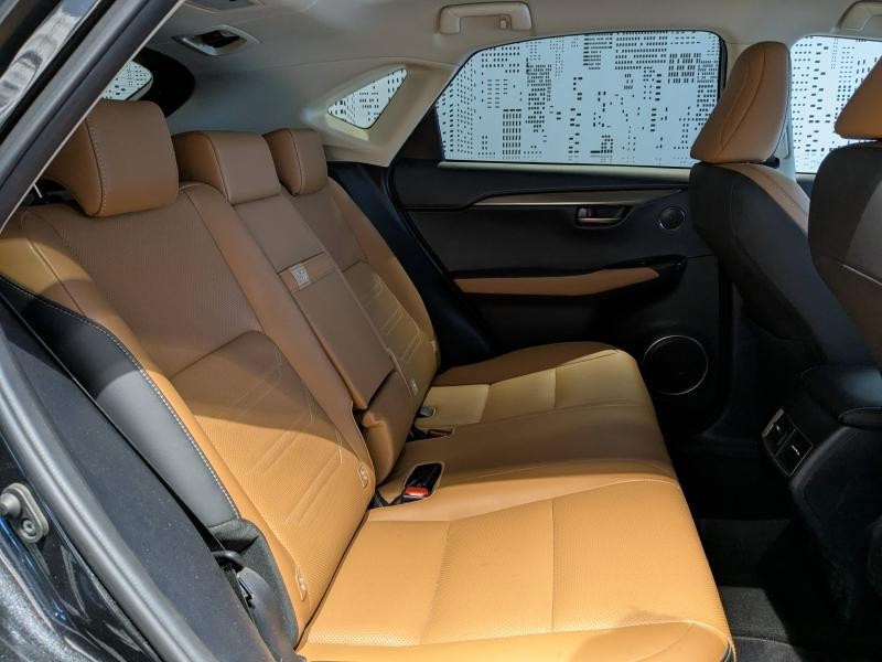 Photo 11 de l’annonce de LEXUS NX d’occasion à vendre à AUBIÈRE