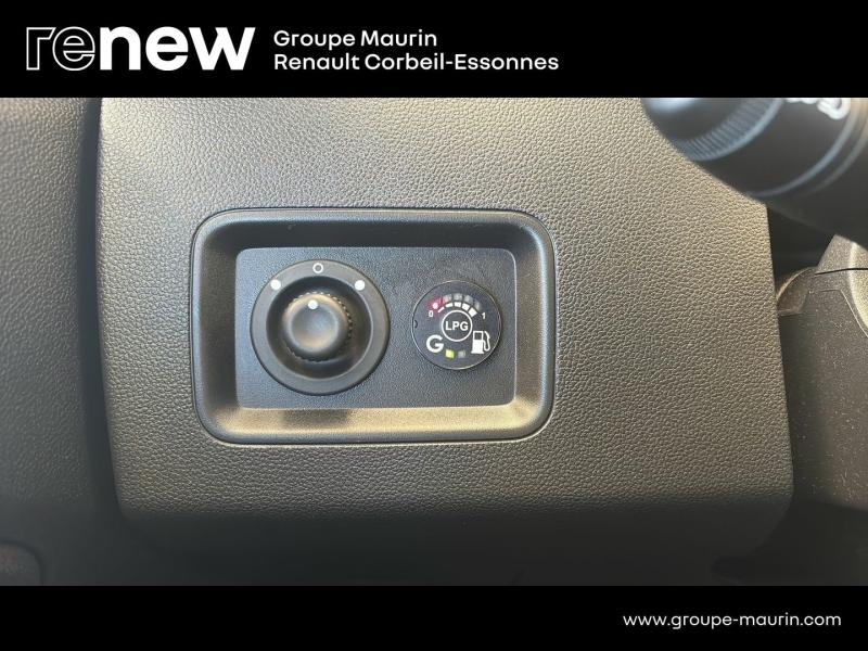 Photo 20 de l’annonce de DACIA Duster d’occasion à vendre à CORBEIL-ESSONNES
