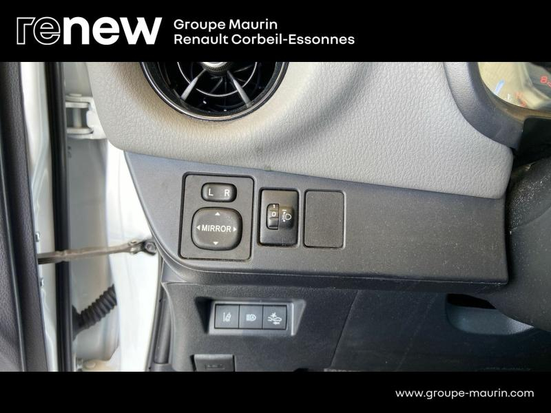 Photo 12 de l’annonce de TOYOTA Yaris d’occasion à vendre à CORBEIL-ESSONNES