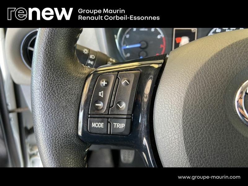 Photo 14 de l’annonce de TOYOTA Yaris d’occasion à vendre à CORBEIL-ESSONNES