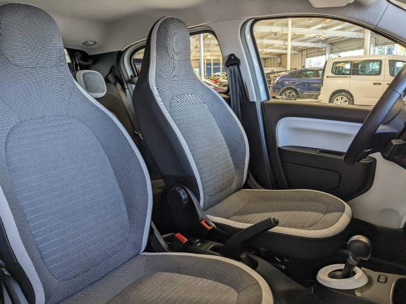 Photo 8 de l’annonce de RENAULT Twingo d’occasion à vendre à CHENNEVIÈRES-SUR-MARNE